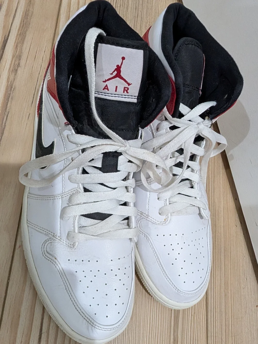 Nike Air Jordan 1 Mid Chicago White Red Black Sneakers Men's Size 11.5
